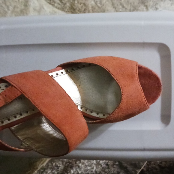 Sandles - Picture 3 of 4